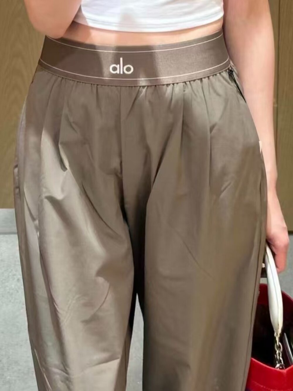 Brand new with tags🎍ALO Yoga Suit Up Olive Trouser Wide-Leg, 30” Inseam👼